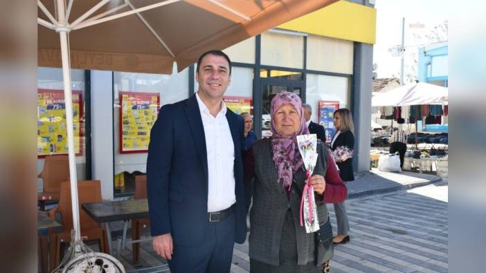 Beylikova Belediyesi Anneler Günü'nde bin çiçeği annelere hediye etti