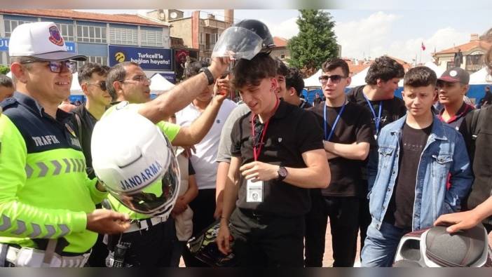 Tavşanlı'da Trafik Haftası: Çocuklar ve gençler trafik kurallarıyla buluştu