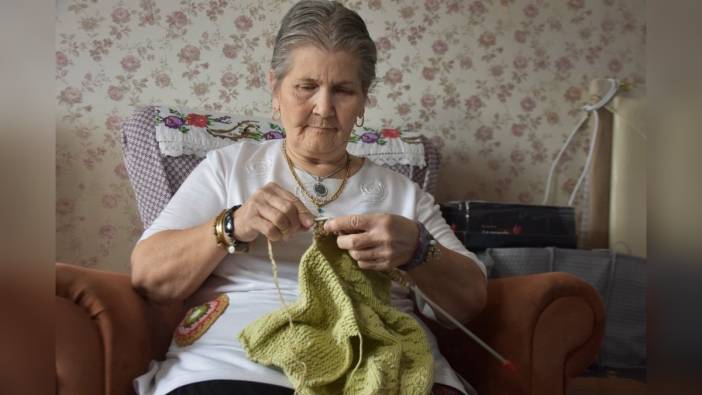 Semra Dinçer: Huzurevinde örgü örerek köy okullarına yardım eli uzatıyor