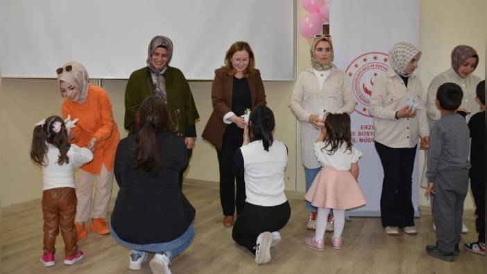 Erzurum'da Anneler Günü Etkinliği: Çocuk Evleri Sitesi'nde duygusal anlar yaşandı