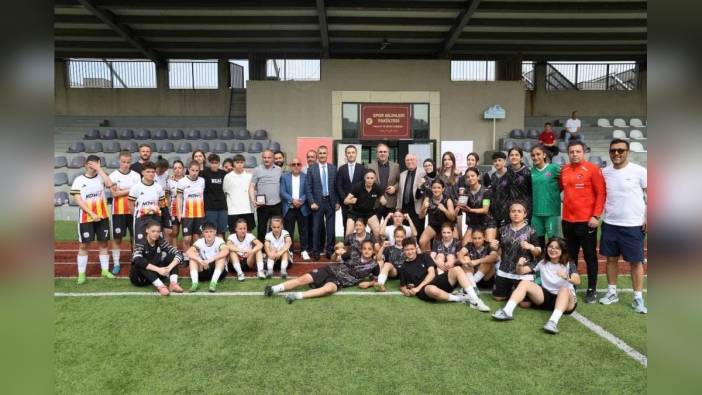 İstanbul Liselerarası Kadın Futbol Turnuvası: Küçükçekmece TOKİ Atakent Spor Lisesi şampiyon oldu