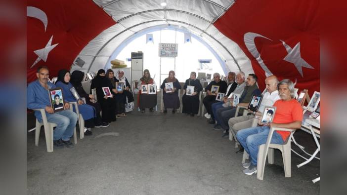 Diyarbakır'da evlat nöbeti: Anneler, 'Çocuklarımız geldiğinde Anneler Günü olacak' dedi