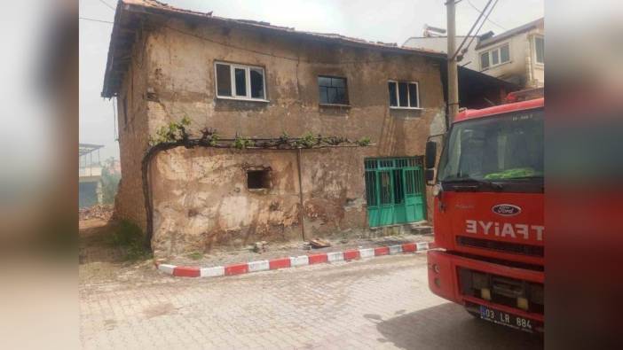 Afyonkarahisar'da kerpiç ev yangında kül oldu