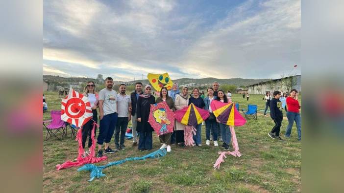 Elazığ Ankara Ortaokulu: Geleneksel uçurtma şenliği coşkuyla kutlandı