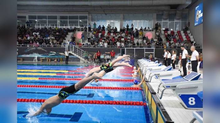 Balıkesir'de Yüzme Ulusal Gelişim Ligi heyecanı başladı