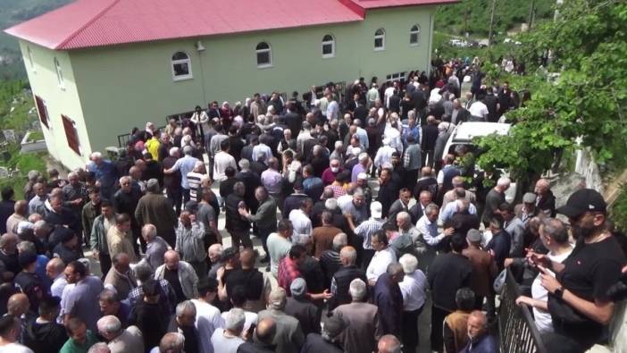 Giresun'da Okulda Katledilen İki Kız Kardeş Son Yolculuklarına Uğurlandı: Acılı Aileden 'Suçluları Okullara Sokmayın' Çağrısı