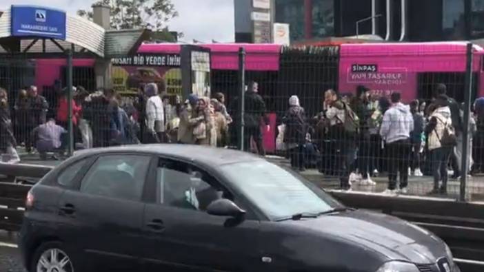 Son dakika... Beylikdüzü'nde iki metrobüs çarpıştı