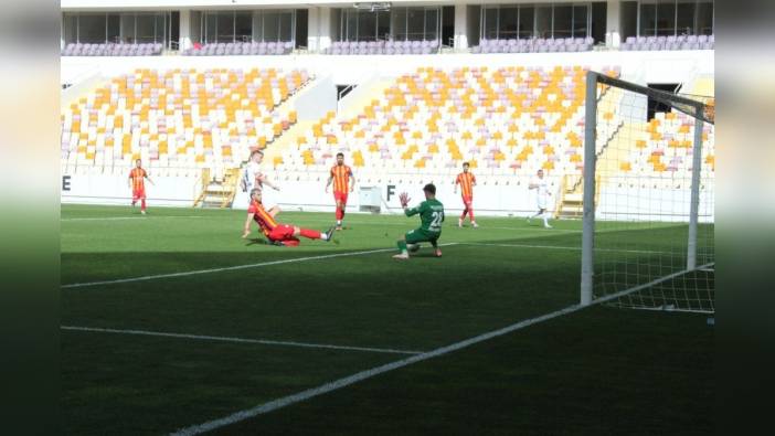 Gençlerbirliği, Yeni Malatyaspor'u 5-0 mağlup ederek Süper Lig'e yükseldi
