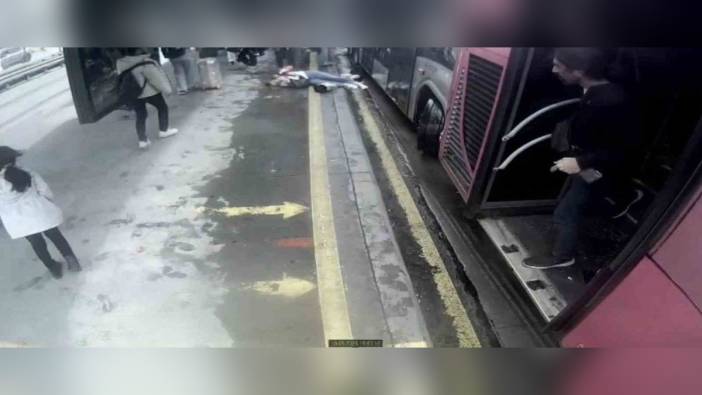 İstanbul Beylikdüzü'ndeki metrobüs kazasının güvenlik kamerası görüntüleri ortaya çıktı: Bir kişi hayatını kaybetti