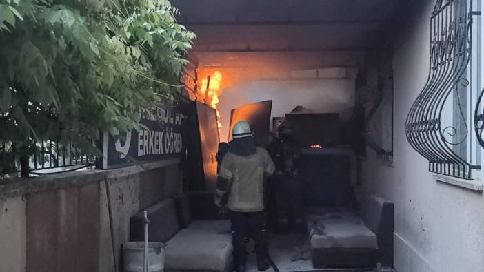 İnegöl'de öğrenci yurdunda yangın: Üç öğrenci dumandan etkilendi