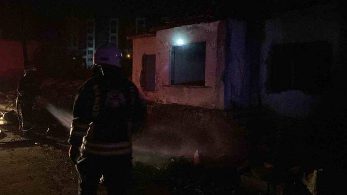 Konya'da metruk evde yangın paniği
