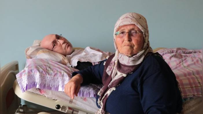 Kayseri'de Anne Yılmaz'dan fedakarlık örneği: 16 yıldır yatağa bağımlı oğluna bakıyor
