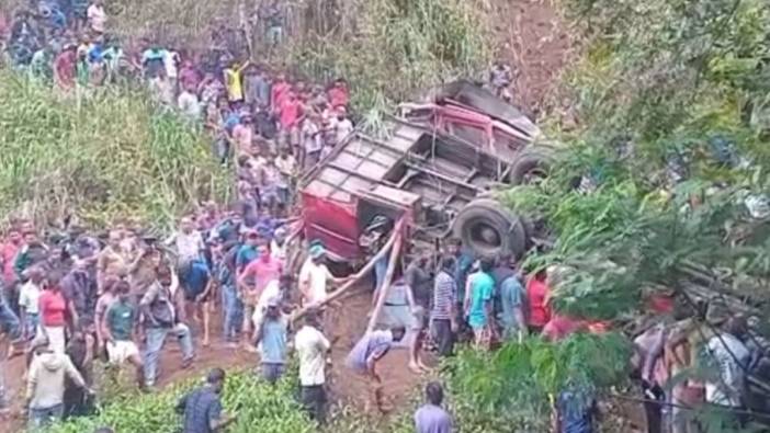 Ülkede korkunç otobüs kazası: 21 kişi hayatını kaybetti