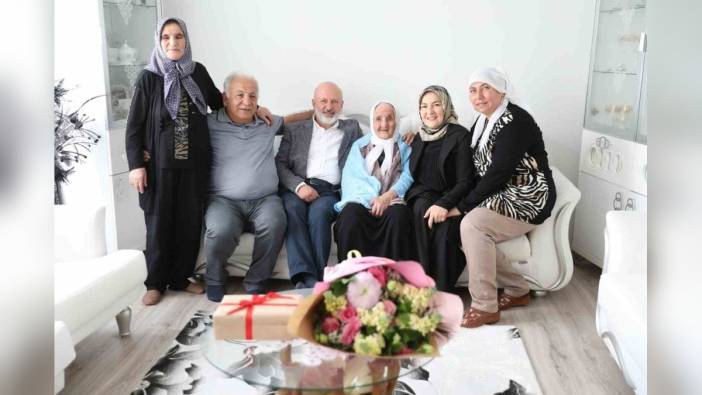 Kocasinan Belediye Başkanı Çolakbayrakdar, 109 yaşındaki Şemsi Kılıç'ı ziyaret etti: Anneler günü her gün hatırlanmalı
