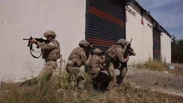 Şanlıurfa'da kaçakçılık operasyonu: 34 milyon TL değerinde imitasyon gözlük ele geçirildi