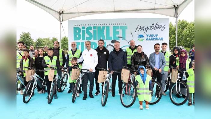 Sakarya Büyükşehir Belediyesi'nden Trafik Haftası'nda bisiklet hediyesi