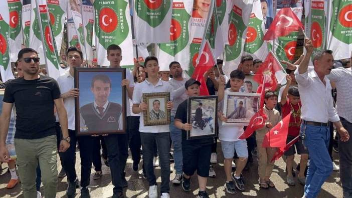 Reyhanlı'da 12 yıl önceki bombalı saldırıda hayatını kaybedenler anıldı: Anneler acılarını paylaştı