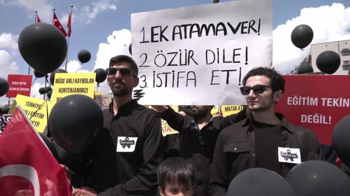 Ankara'da öğretmen adaylarından ek atama talebi: Eğitim sisteminin cenaze namazını kıldılar
