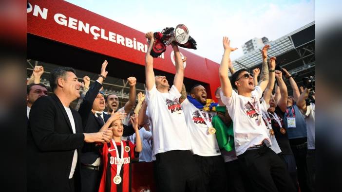 Gençlerbirliği, Süper Lig'e yükselişini coşkulu bir törenle kutladı