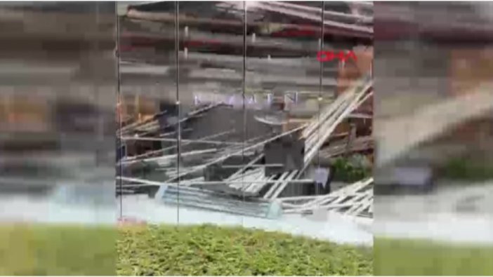 AVM'de kafenin çatısı çöktü