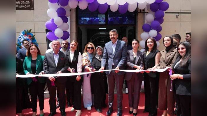 Hakkari'de 25 kadın girişimci için yeni mağazalar açıldı: Vali Çelik, 'Kadınlarımızın azmiyle ulusal pazara açılacağız' dedi