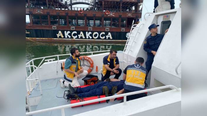 Akçakoca'da 112 ekiplerine denizden tıbbi tahliye eğitimi
