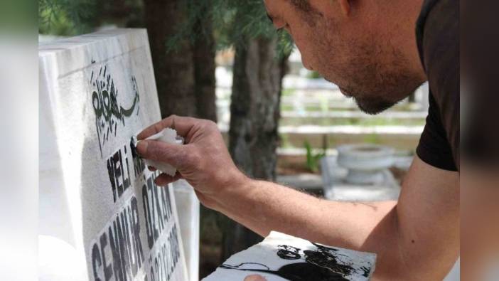 Eskişehir'de 300 mezarın bakımını yapıyor: Dünyaya bir daha gelsem yine bu mesleği yaparım