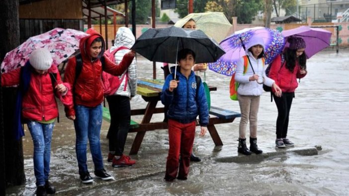 KKTC'de eğitime yağmur engeli