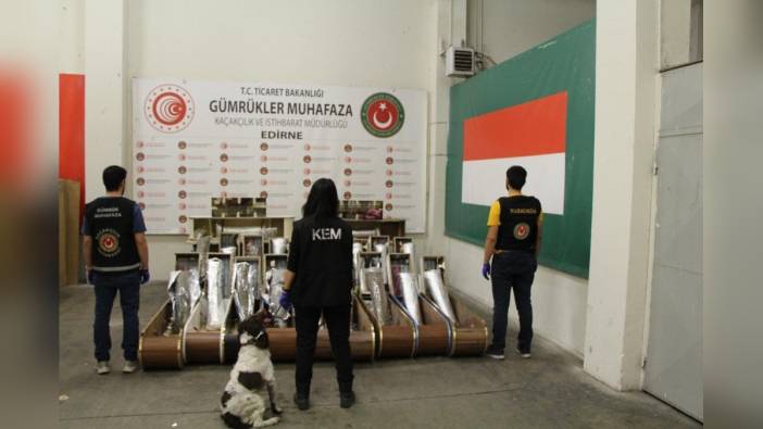 Kapıkule Sınır Kapısı'nda: Mobilya yüklü minibüste 49 kilo esrar ele geçirildi