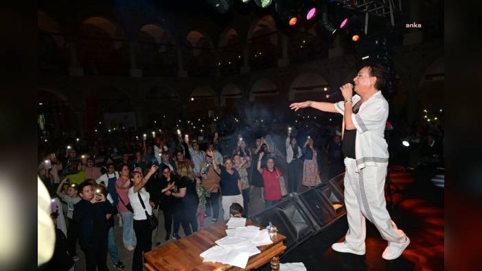 Manisa'da Anneler Günü Matinesi: Ferdi Zeyrek, Gülşah Durbay ve İlksen Özalper katıldı