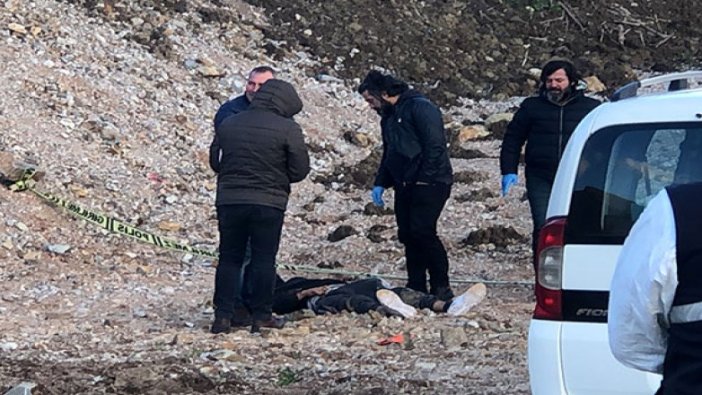 Bursa'da ağzı bantlı, bıçaklanarak öldürülmüş erkek cesedi bulundu