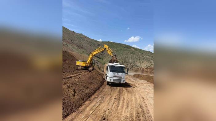 Elazığ'da Heyelan sonrası yol onarım çalışmaları devam ediyor
