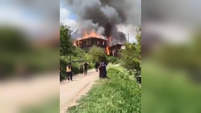 Bolu'da Cami ve iki ev yangında kül oldu