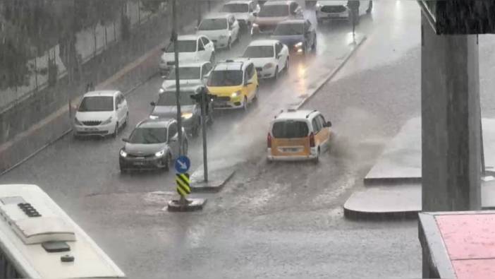 Diyarbakır'da sağanak yağış ve dolu hayatı olumsuz etkiledi