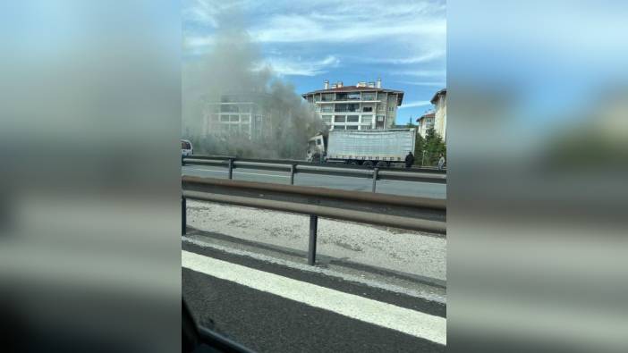 Kocaeli'nde Tır alev alev yandı: Otoyolda korku dolu anlar
