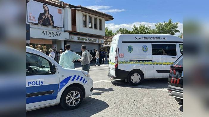 Uşak'ta kuyumcu dükkanına silahlı saldırı: İki yaralı