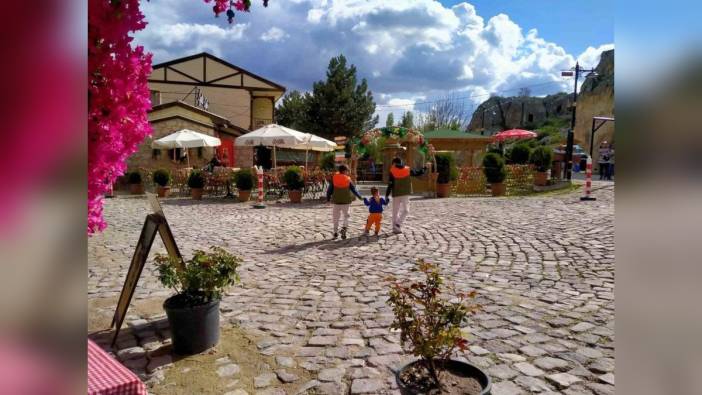 Afyonkarahisar'daki Ayazini köyünde turizm sezonu açıldı: Ziyaretçi rekoru bekleniyor