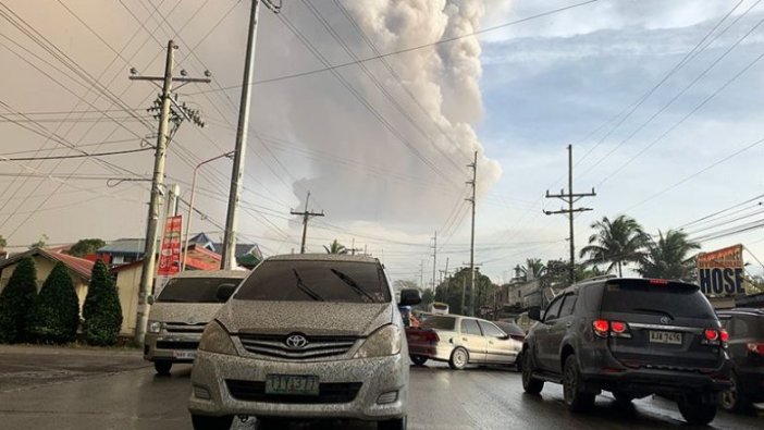 Filipinler'de Taal Yanardağı'nda patlama