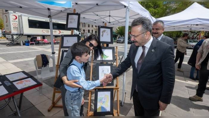 Eskişehir Valisi Aksoy, 'Engelsiz Hayır Panayırı'nda