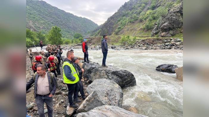Yüksekova'da derede kaybolan genci arama çalışmaları 4'üncü günde