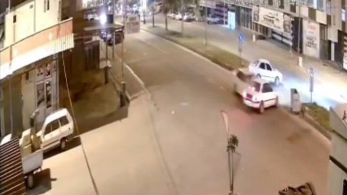 Akçakale'de kavşakta feci kaza: 1 ölü, 2 yaralı