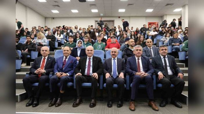 Düzce Belediye Başkanı Özlü, öğrencilerle buluştu: En iyisi olmayı hedefleyin