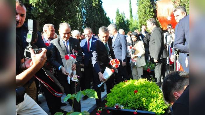 CHP lideri Özel, Manisa'da maden şehitlerini andı