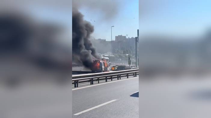 D-100 Karayolunda Hafif Ticari Araçta Yangın: Ölü ve Yaralı Yok