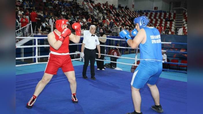 Ağrı'da İsmet Sarı Genç Erkekler Türkiye Ferdi Boks Şampiyonası başladı