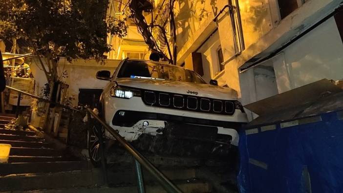 Ortaköy'de cip bina boşluğuna uçtu: İki kişi kazayı yara almadan atlattı