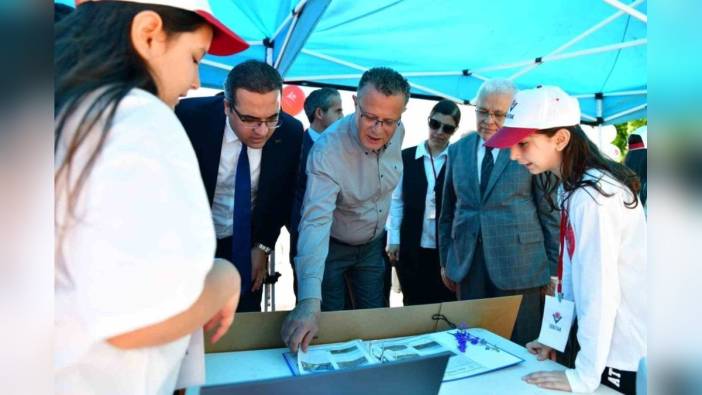 Alaşehir'de TÜBİTAK 4006 Bilim Fuarı büyük ilgi gördü