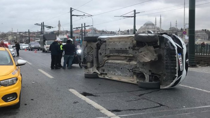 Galata Köprüsü'ndeki kaza uzun araç kuyrukları oluşturdu