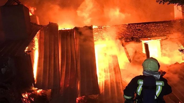 2 katlı ev, 3,5 saatlik yangında kül oldu