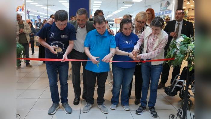Tepebaşı Belediyesi'nin özel bireyleri: 'Eksiksiz Biz' sergisi açıldı